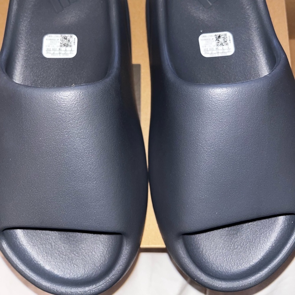 Brand New Yeezy slides, Grey, Size 5 Boys.